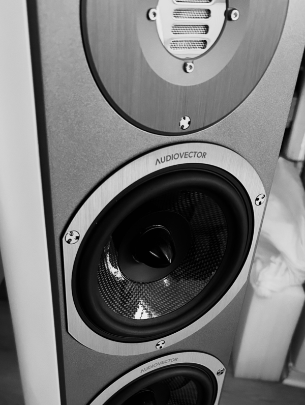 Säljes: Audiovector R3 Arreté – Vita, i nyskick Säljes: Audiovector R3 Arreté – Vita, i nyskick - Bild 3 av 5