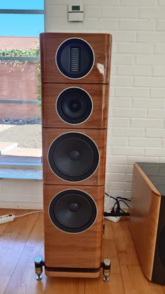 Ett par Wharfedale Elysian 4 &ndash; Hi-End i absolut toppskick!