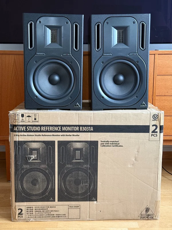 S&Auml;NKT PRIS: B3031A &ndash;&nbsp;Professionella studioh&ouml;gtalare i nyskick! - Bild 1 av 3