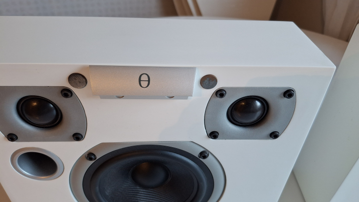 Audiovector K-X high-end vägghögtalare