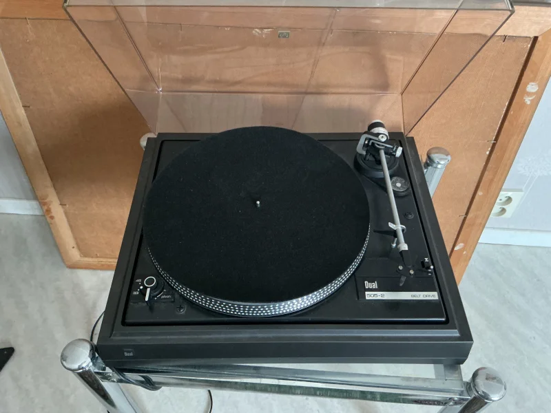 EMT pickup+1 och Dual 505-2 skivspelare .   - Bild 4 av 4