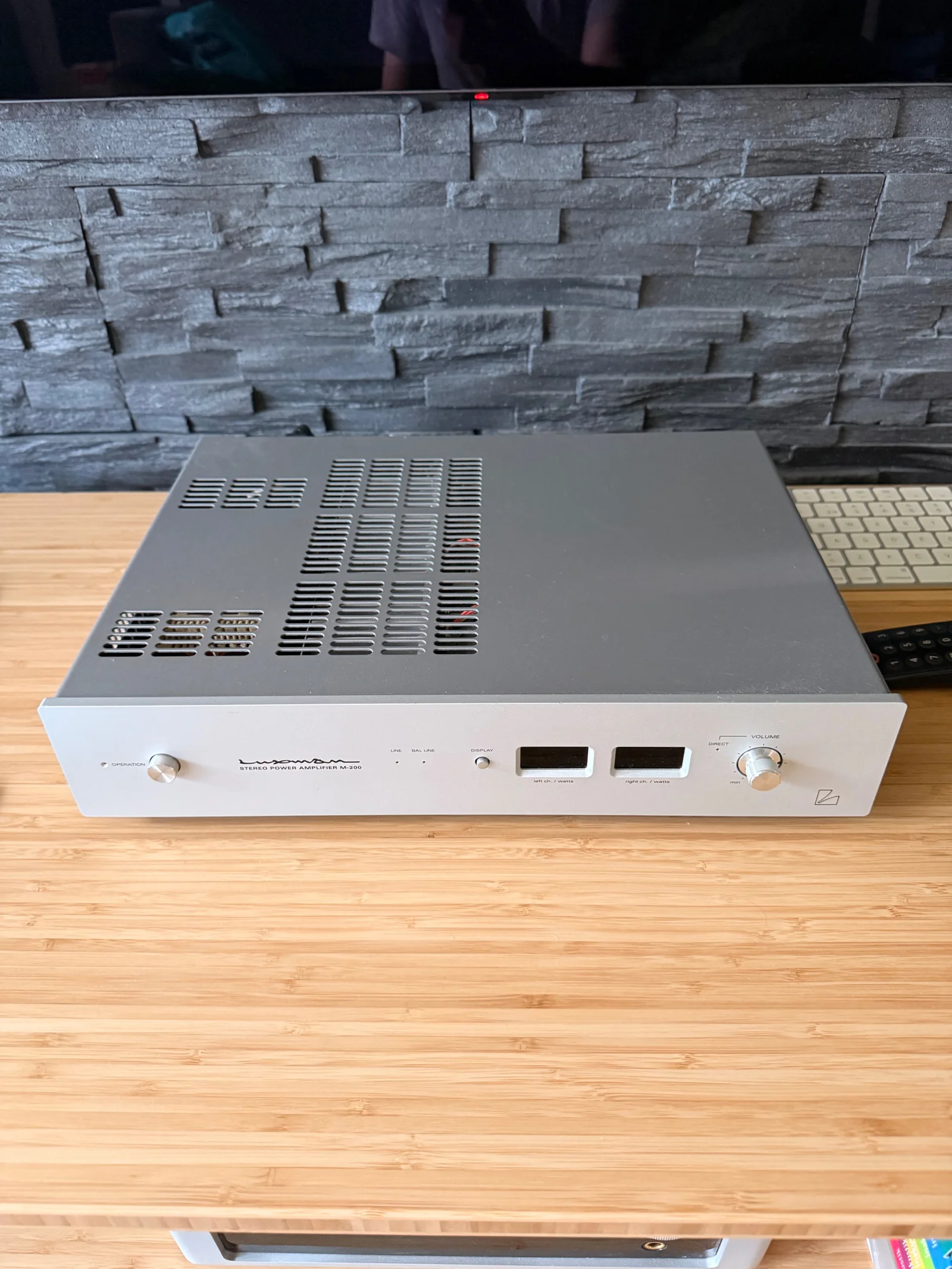 Luxman M-200