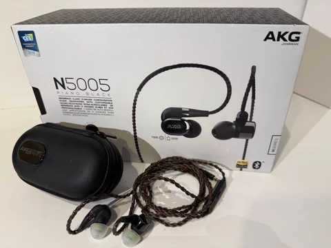 AKG N5005