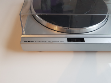 SANYO TP-250 Halvautomatisk Skivspelare med Stroboskop