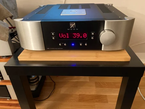 Moon 700i V2