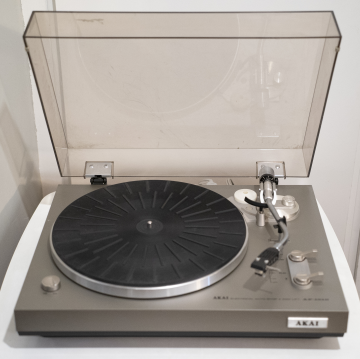 Akai AP-101C Halvautomatisk skivspelare