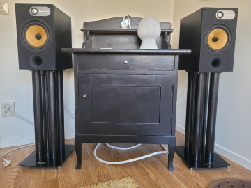 B&W Bowers & Wilkins 685 högtalare