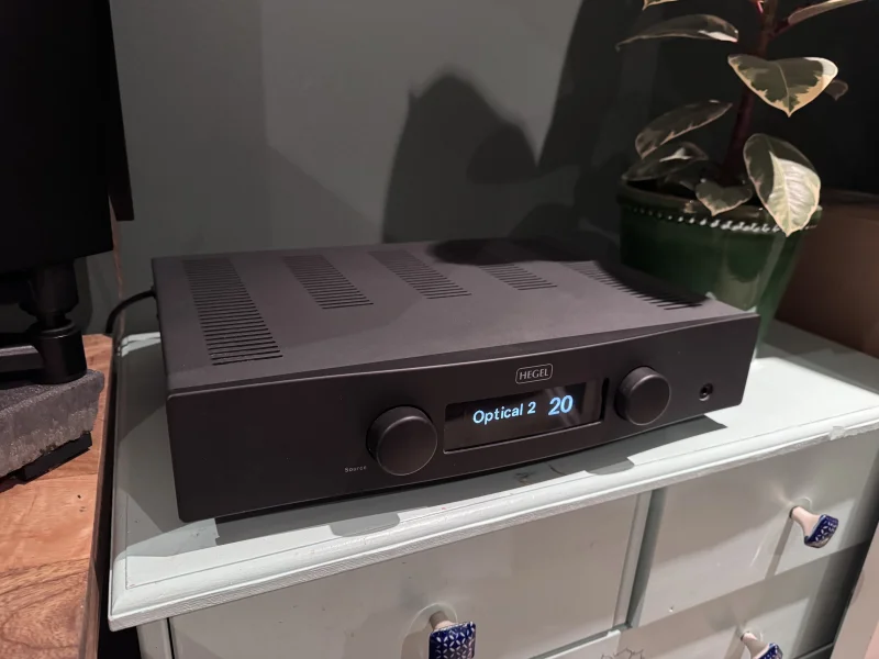 Hegel H90 med innebygd DAC og streamer - Bild 11 av 12