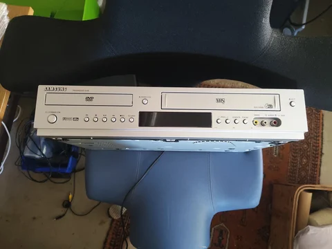 Samsung VHS/DVD-spelare DVD V-5500, 6 Head Hifi stereo