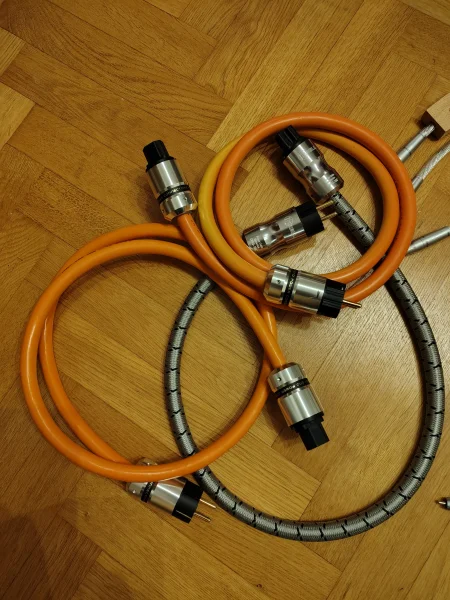 Diverse kablar  "  Rensning  " - Bild 2 av 2