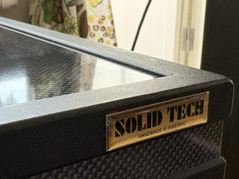 Två hyllor Solid Tech