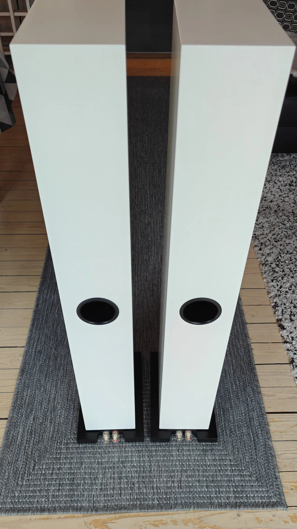 System Audio Aura 50 &ndash; Felfria golvh&ouml;gtalare - Bild 3 av 4