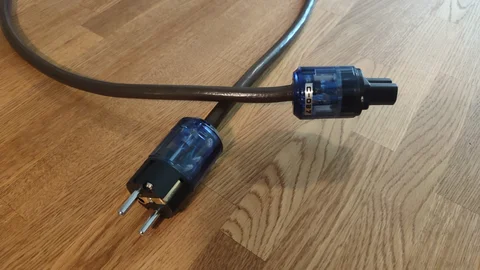 Audioquest AC 3.3 kabel med "Oyaide"-kontakter, 140 cm.
