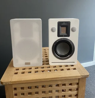 Audiovector QR Wall Audiovector QR Wall