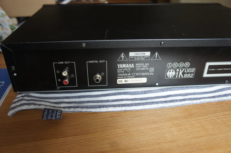 Yamaha CDX-580 Yamaha CDX-580 - Bild 4 av 5