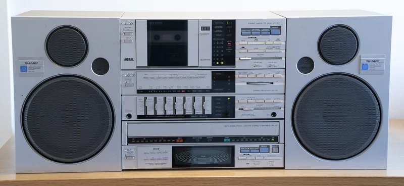 Sharp Stereopaket med unik helautomatisk skivspelare, kassettd&auml;ck & receiver - Bild 1 av 7