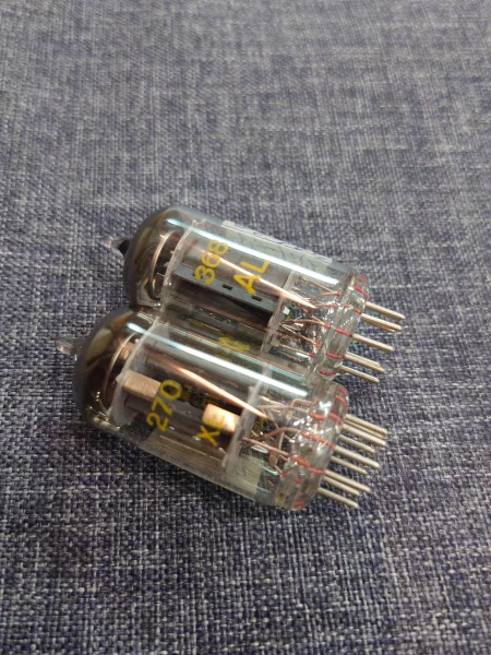 ECC803s Tesla (ECC83 / 12AX7) NOS matchat par. (1966/1967) - Bild 3 av 5