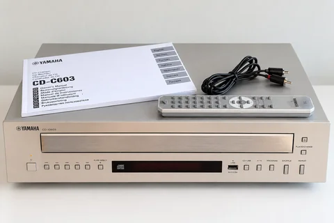 CD v&auml;xlare, Yamaha CD-C 603