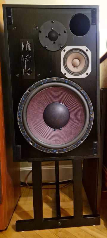 Kopior av JBL L100 