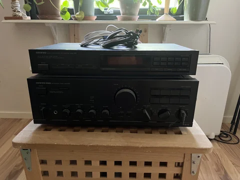 Onkyo Integrated stereo Amplifier med Tuner