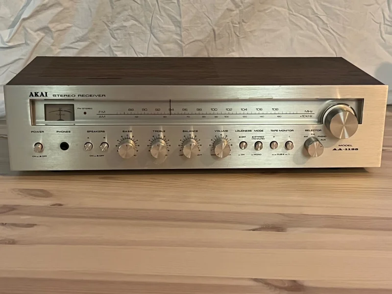 AKAI AA-1125 receiver - Bild 5 av 12