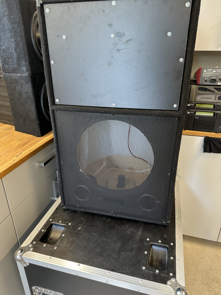 Stora PA toppar/ PA högtalare Utan element - Bild 1 av 3