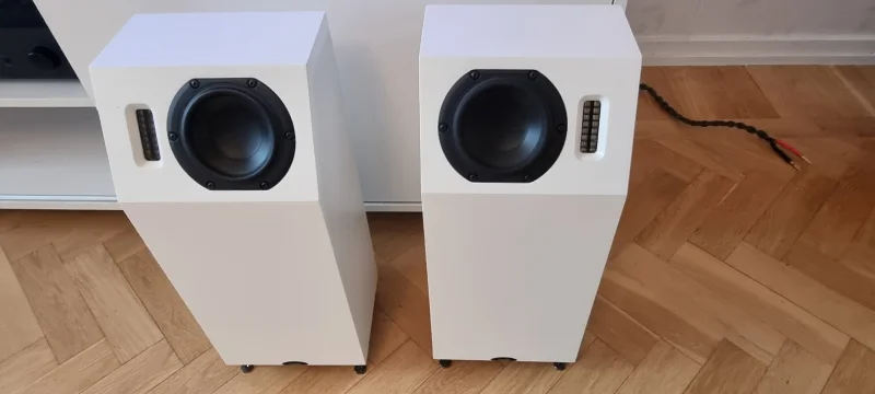 Neat Iota Alpha - Bild 1 av 3