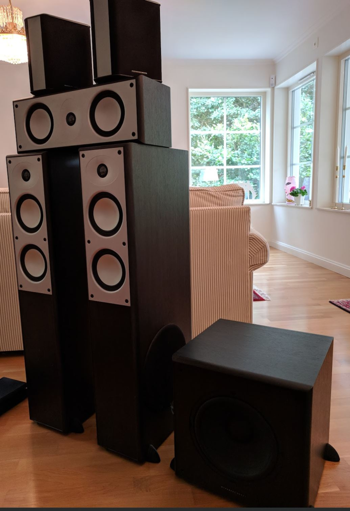 Mordaunt Short 5.1 system (svart) med Pioneer receiver VSX-D2011 (silver)