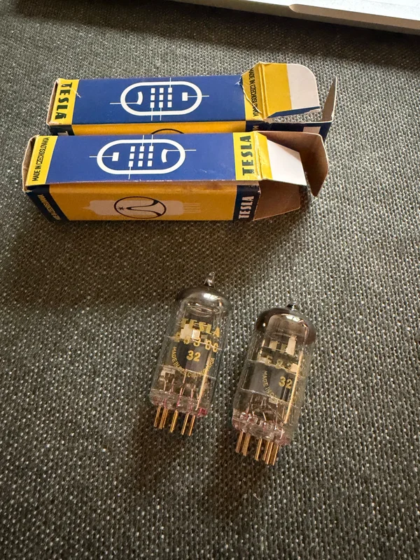 E83CC/12AX7 Tesla Gold pinn NOS matchat från 1971 E83CC/12AX7 Tesla Gold pinn NOS matchat från 1971 - Bild 2 av 3