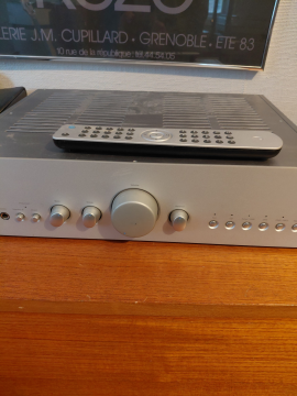 Förstärkare Cambridge AZUR