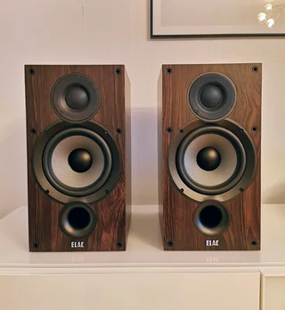 ELAC Debut 2.0 DB62 Valnöt ELAC Debut 2.0 DB62 Valnöt