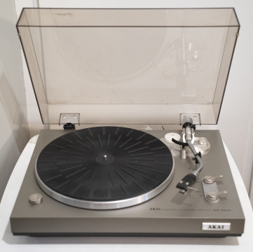 Akai AP-101C Halvautomatisk skivspelare