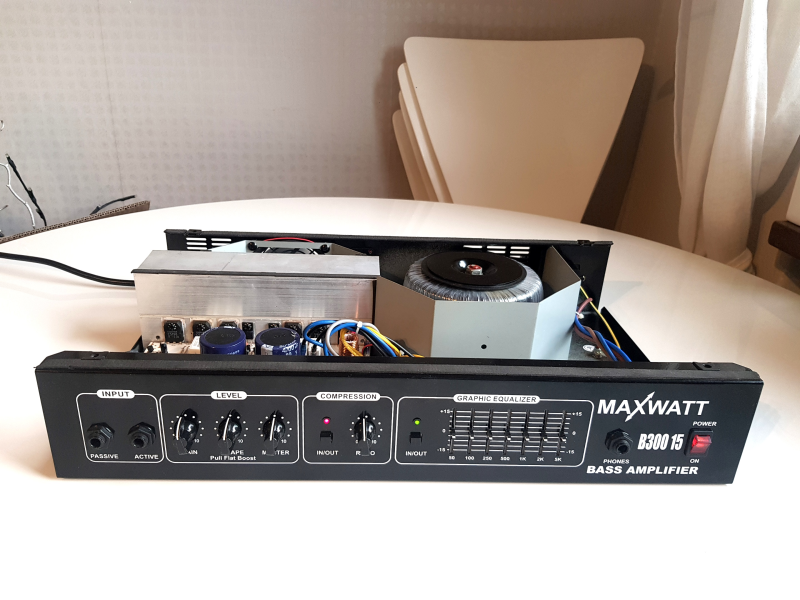 MAXWATT 300B  Ny Basförstärkare 300 Watt - Bild 2 av 14