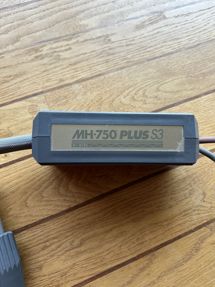 Mit MH 750 plus s3 biwire 2.4meter Mit MH 750 plus s3 biwire 2.4meter - Bild 1 av 2