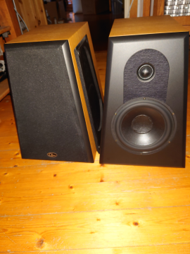 Qln Signatur Classic Stativhögtalare