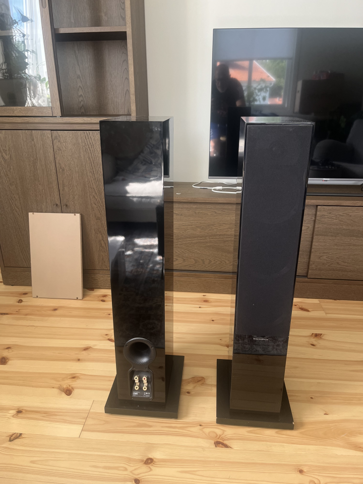 Bowers & Wilkins CM 8