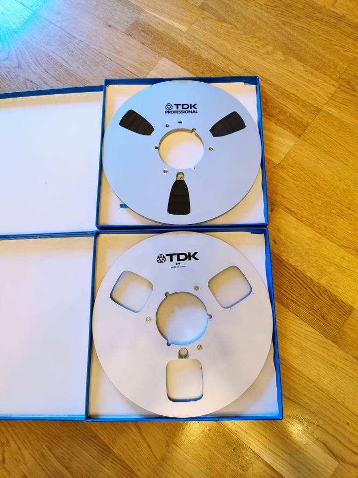 6 stycken TDK 10,5" metallband 