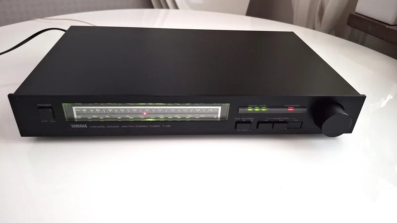 YAMAHA T-05 AM/FM Analog Stereo Tuner YAMAHA T-05 AM/FM Analog Stereo Tuner - Bild 1 av 10