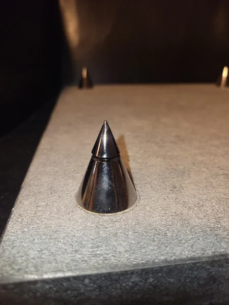 Granitplatta + justerbara spikes  - Bild 4 av 6