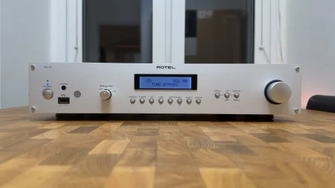 Rotel RA-12 (Silverf&auml;rgad)