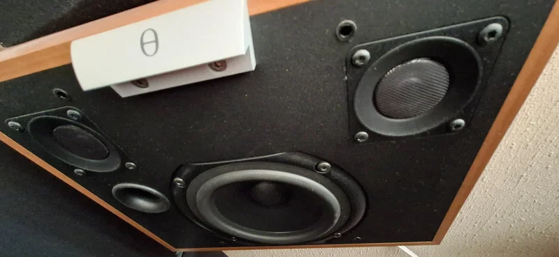 Audiovector C-X nya v&auml;ggh&ouml;gtalare i kartong cherry shielded - Bild 8 av 8