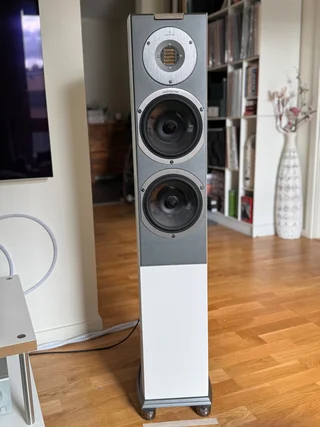 Audiovector R3 Arret&eacute; vita