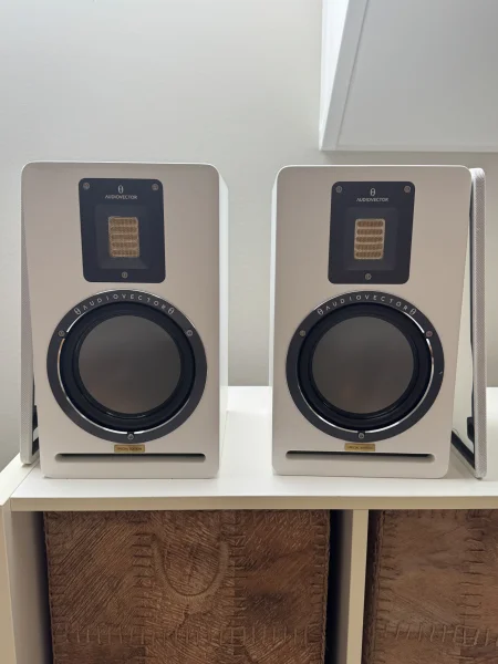 Audiovector QR1 SE Vita HiFi H&ouml;gtalare - Bild 3 av 3