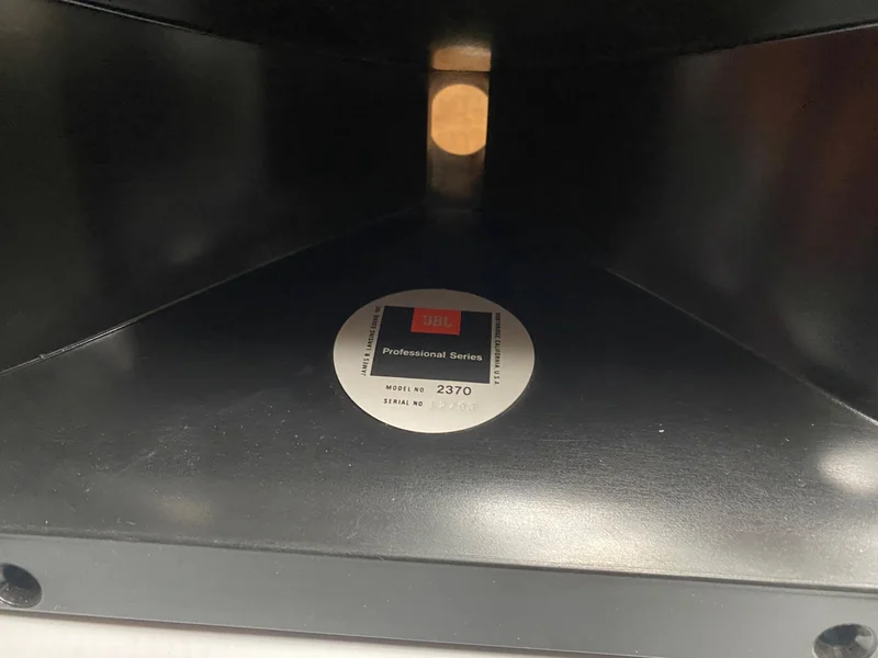 JBL 2370  - Bild 1 av 3