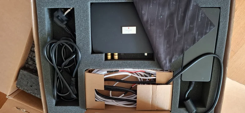 Audiovector Ki1 Super Discreet aktiva h&ouml;gtalare med hub - Bild 3 av 5