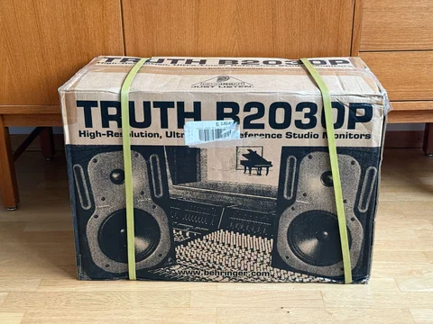 Helt nya professionella studiomonitorer! Behringer Truth B2030P
