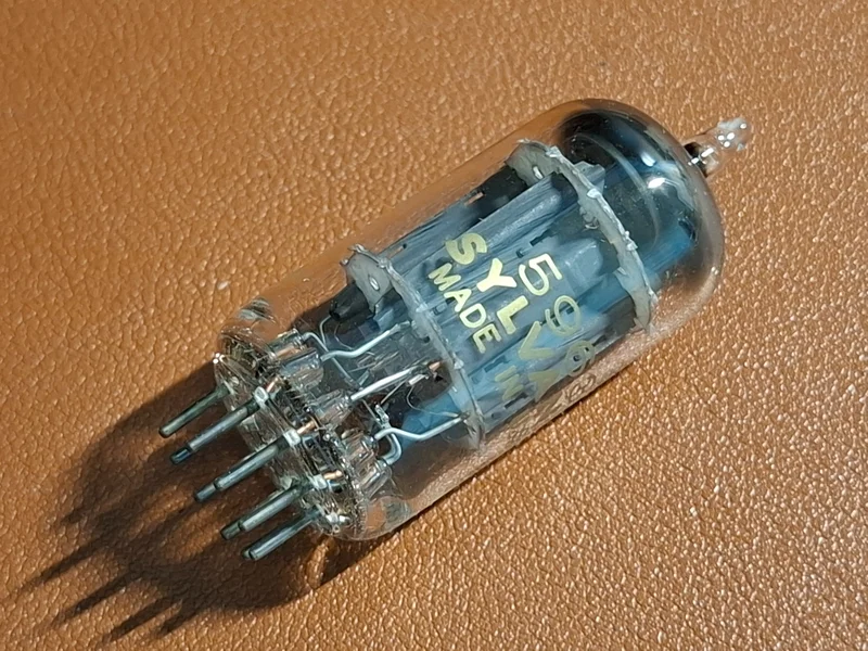 Sylvania 5963 / ECC82 / 12AU7 – Äkta NOS – Matchat par – Tillverkade 1962 Sylvania 5963 / ECC82 / 12AU7 – Äkta NOS – Matchat par – Tillverkade 1962 - Bild 5 av 8
