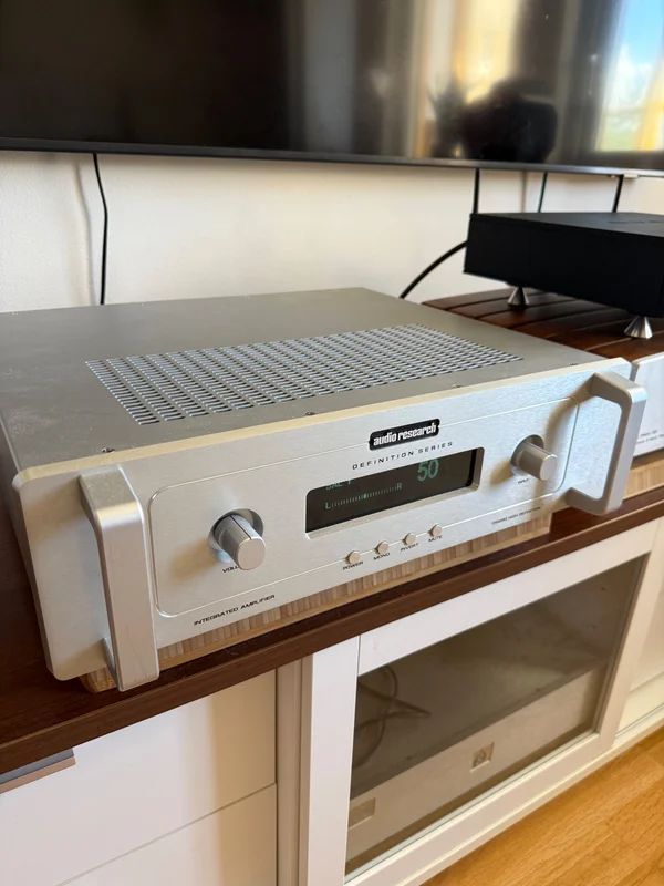 Audio Research DSI200 bytes mot stativare/golvare Audio Research DSI200 bytes mot stativare/golvare - Bild 1 av 1