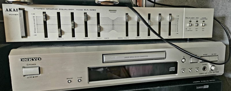 Säljer av 10 olika fina, gamla och igenkända hifi delar  - Bild 5 av 9