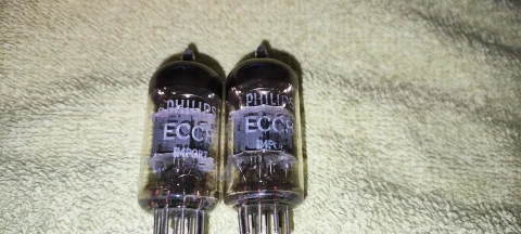 Ett matchat par&nbsp;Philips ECC81 samma kod VF2 B9E2 &aring;r 59!